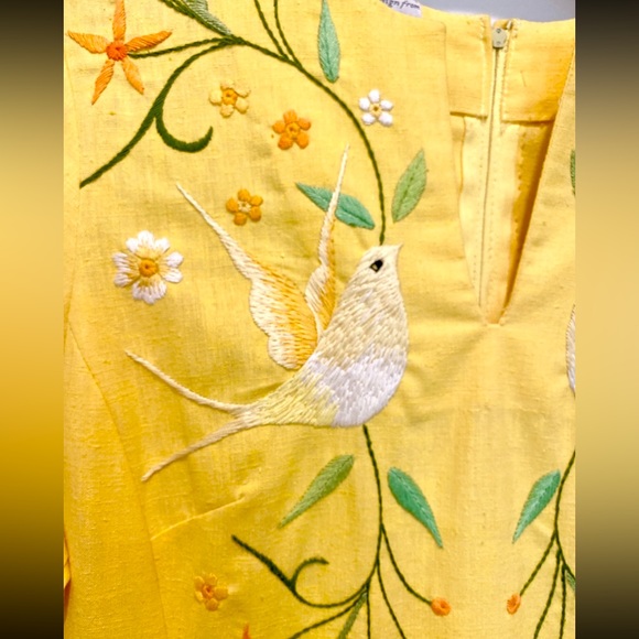 Darling Vintage 🌼🕊️ embroidered daisy dove yellow maxi dress by Emporium - Picture 6 of 14